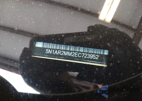 2014 Nissan Pathfinder Platinum z USA, uszkodzony, nr VIN 5N1AR2MM2EC723952